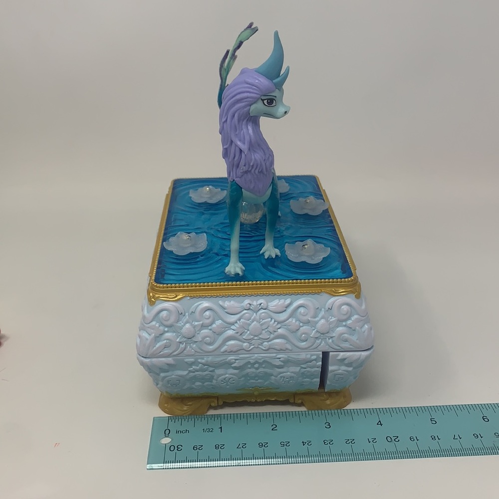 Disney Raya & The Last Dragon Sisu Jewelry Chest Box Changing Lights & Music - Picture 8 of 17